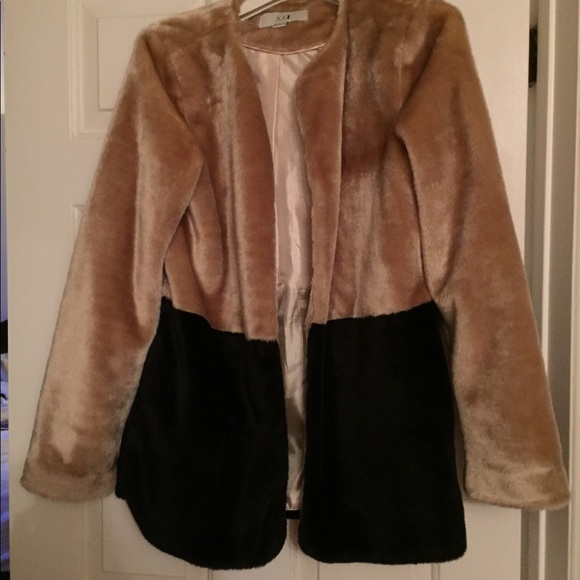 Forever21 faux fur jacket - Picture 3 of 9
